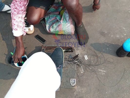 Article : Cireur de chaussures, un métier qui nourrit des familles à Kinshasa